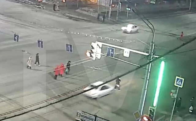  &laquo;Переходила дорогу на красный&raquo;: &laquo;Лада Гранта&raquo; сбила школьницу на одной из улиц Уфы