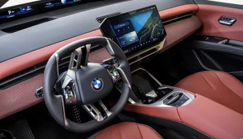 Кнопок не ждите: BMW продолжит развивать сенсорно-голосовую эргономику
