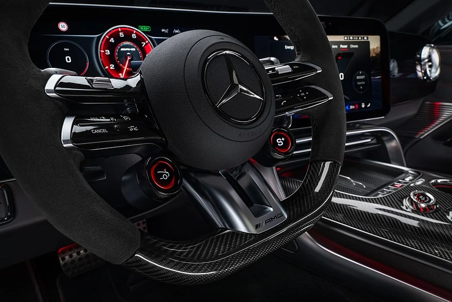 На фото: салон нового Mercedes-AMG GT 4-door Coupe