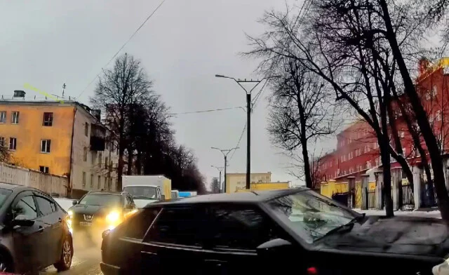  Случай в Чебоксарах: водитель &laquo;четырнадцатой&raquo; хотел объехать пробку по встречной полосе