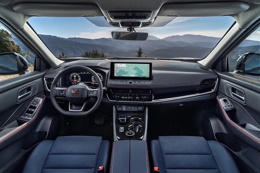 На фото: салон Nissan X-Trail N-Trek