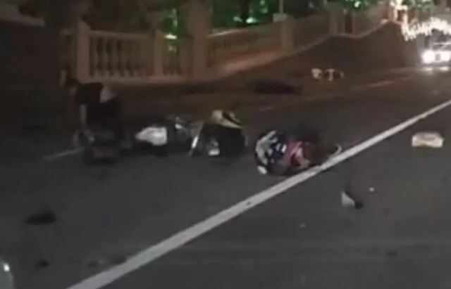  Мотоцикл и мопед столкнулись на Курортном проспекте в Сочи