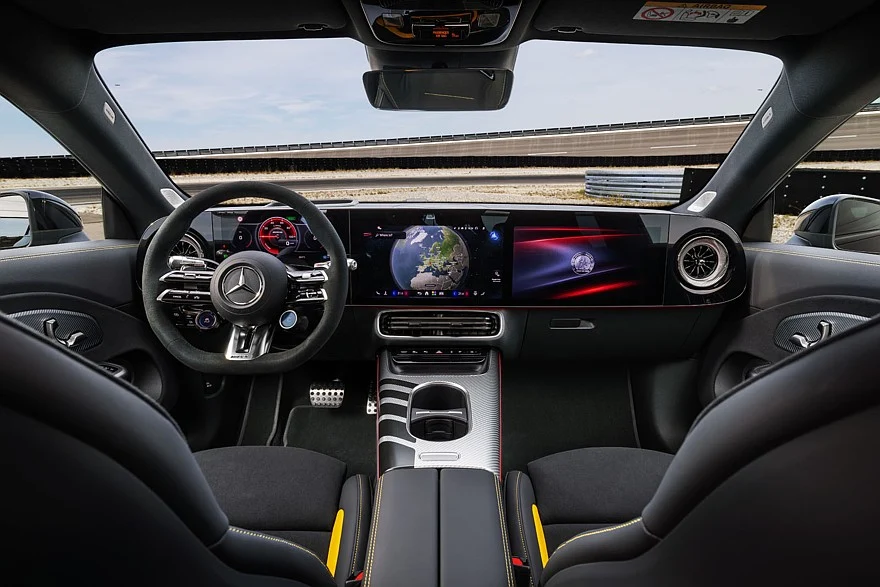 На фото: салон нового седана Mercedes-AMG CLA 45 4Matic+