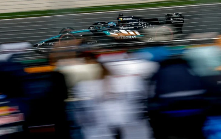 Mercedes разгромил соперников, Ферстаппен разбил машину. Результаты квалификации Гран При Австралии-