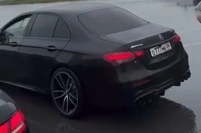  В Ингушетии водители на люксовых авто устроили дрифт и стрельбу