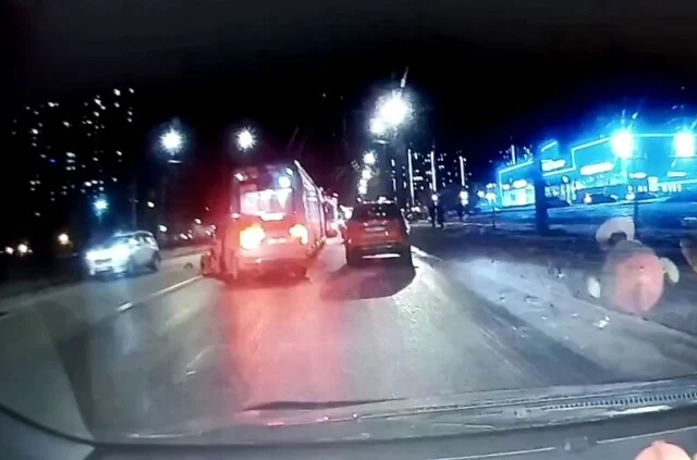  Тормоза подвели китайца на проспекте Космонавтов в Санкт-Петербурге