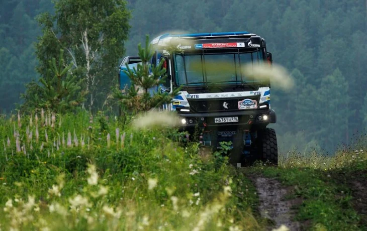 КАМАЗ объяснил поломку двух грузовиков на третьем этапе &laquo;Шелкового пути-2025&raquo;