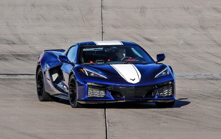 Новый Chevrolet Corvette Grand Sport с новым V8 показался на первых фотографиях