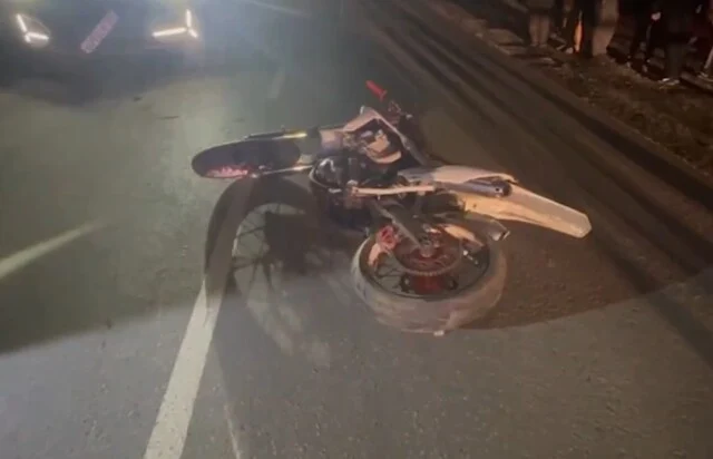  Момент ДТП в Новокузнецке: водитель &laquo;Газели&raquo; при повороте налево не уступил дорогу питбайку