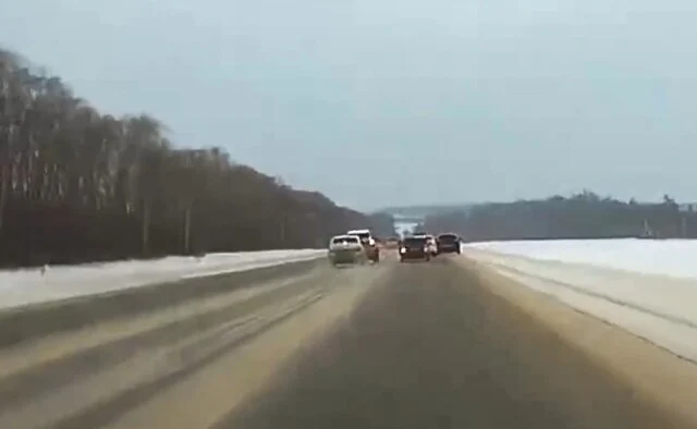  Учительствовал или проспал &laquo;вспышку&raquo;? Lada и Chery столкнулись на трассе в Чувашии