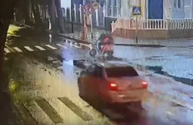  В Анапе девушка на электровелосипеде решила прокатить подруг и попала в ДТП