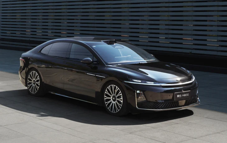 Седан Hyptec A800 от GAC выходит на рынок: необычное решение в салоне, полный привод и скидки