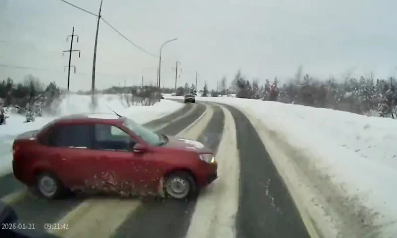  &laquo;Не справилась с управлением&raquo;: &laquo;Гранту&raquo; вынесло под встречную фуру под Нижним Новгородом
