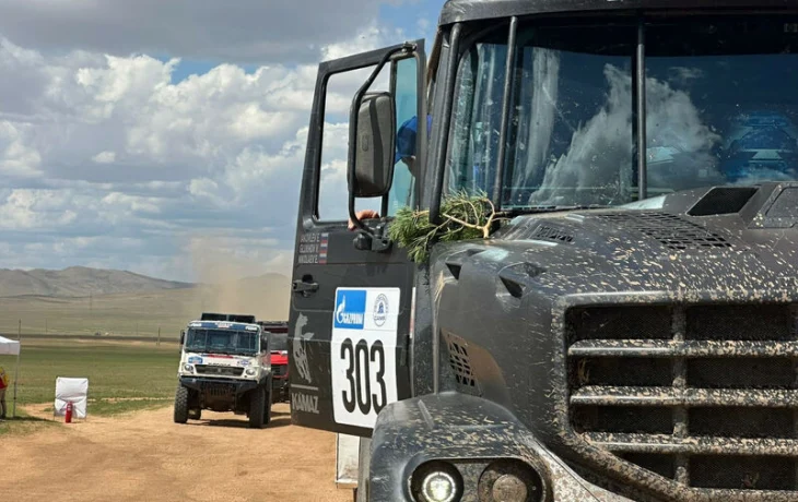 КАМАЗ оформил дубль, МАЗ вернулся в лидеры общего зачета. Итоги 4-го этапа &laquo;Шелкового пути-2025&raquo;