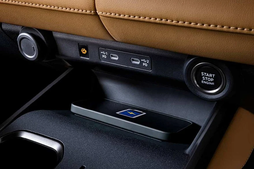 Новый Mitsubishi Pajero для Таиланда, топ-версия Новый Mitsubishi Pajero для Таиланда, топ-версия Super Exceed