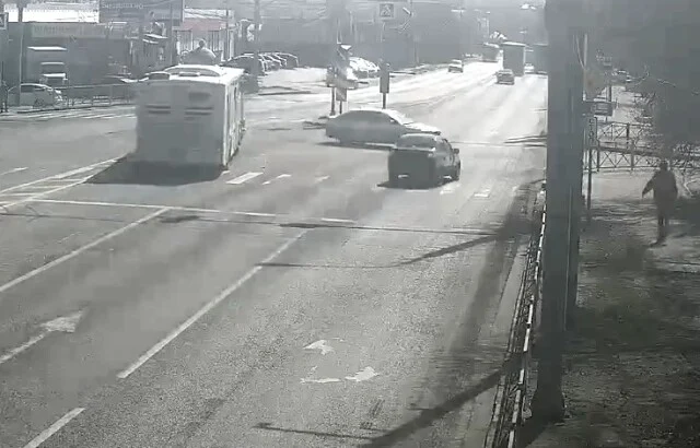  Skoda перевернулась в результате ДТП в Волгограде: пострадала шестимесячная девочка