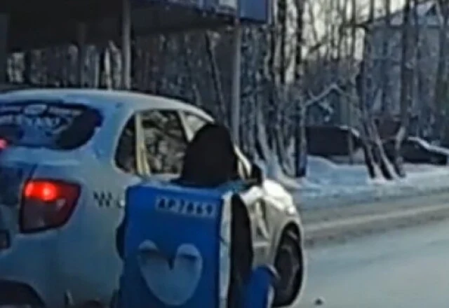  &laquo;Пытался пересечь проезжую часть&raquo;: такси и электросамокат столкнулись в Тюмени