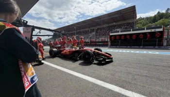 FIA оправдала Льюиса Хэмилтона, но оштрафовала Ferrari