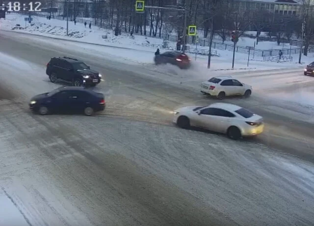  ДТП в Нефтекамске: водитель кроссовера пытался проскочить перекресток на &laquo;желтый&raquo;