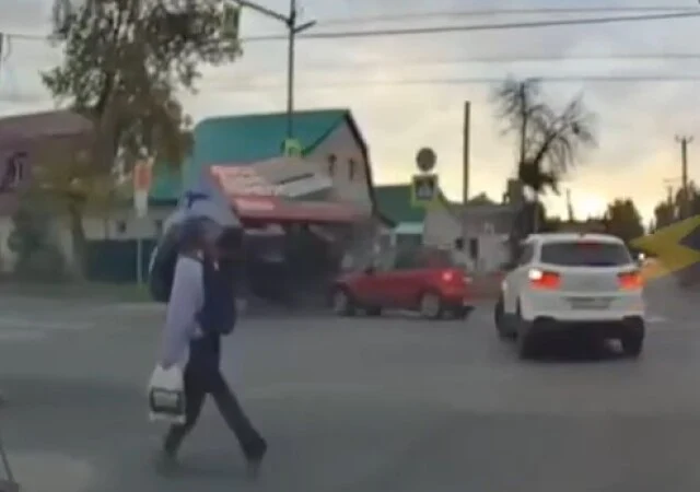  &laquo;Газель&raquo; опрокинулась в результате ДТП на улице Розы Люксембург в Ульяновске