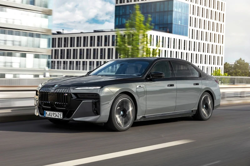 Где-то прогресс, а где-то регресс: BMW лишит &laquo;семёрку&raquo; автопилота 3 уровня