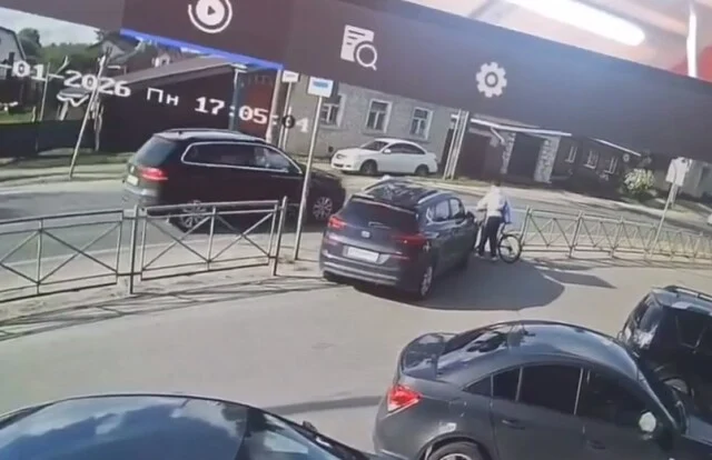 &laquo;Выбежал из-за стоящей машины&raquo;: ребенок попал под колеса авто в Городце