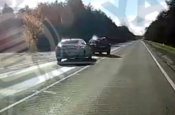  &laquo;Обгонял через сплошную&raquo;: Hyundai Sonata и Lada Kalina столкнулись на трассе &laquo;Кола&raquo;