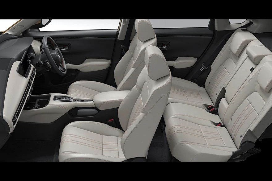 Топовый Honda ZR-V Cross Touring. За накладки на дверях нужно доплачивать