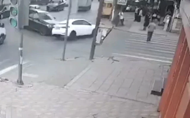  &laquo;Пытался уйти от столкновения&raquo;: в Махачкале автомобиль выехал на тротуар и сбил женщину
