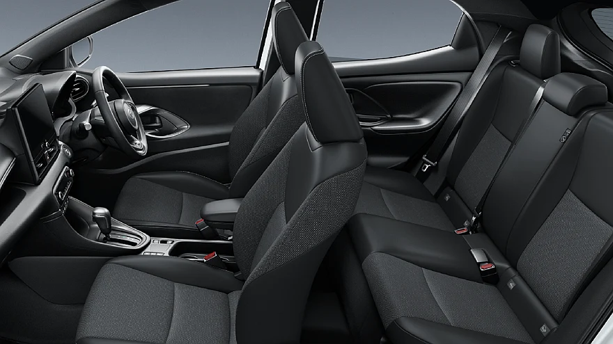 На фото: салон Toyota Yaris Z Urbano