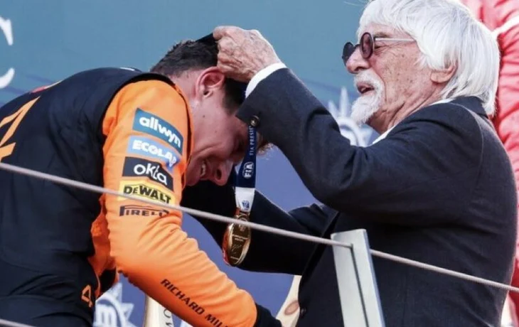 Берни Экклстоун впервые в жизни вышел на подиум Формулы 1