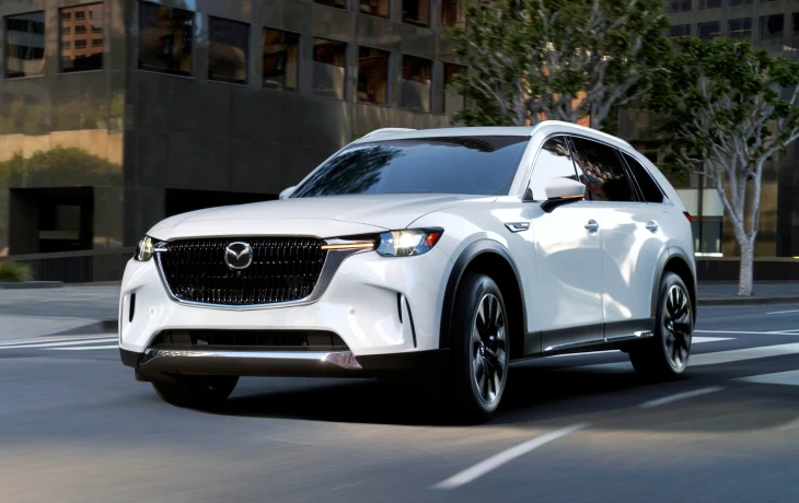 Хватит множить сущности: Mazda объединяет кроссоверы CX-90 и CX-70 в одно семейство