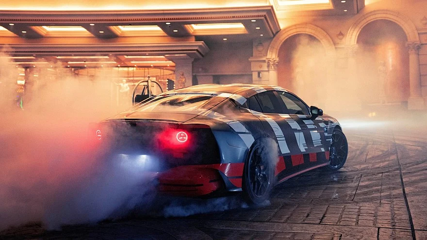 Тизеры нового суперседана Mercedes-AMG