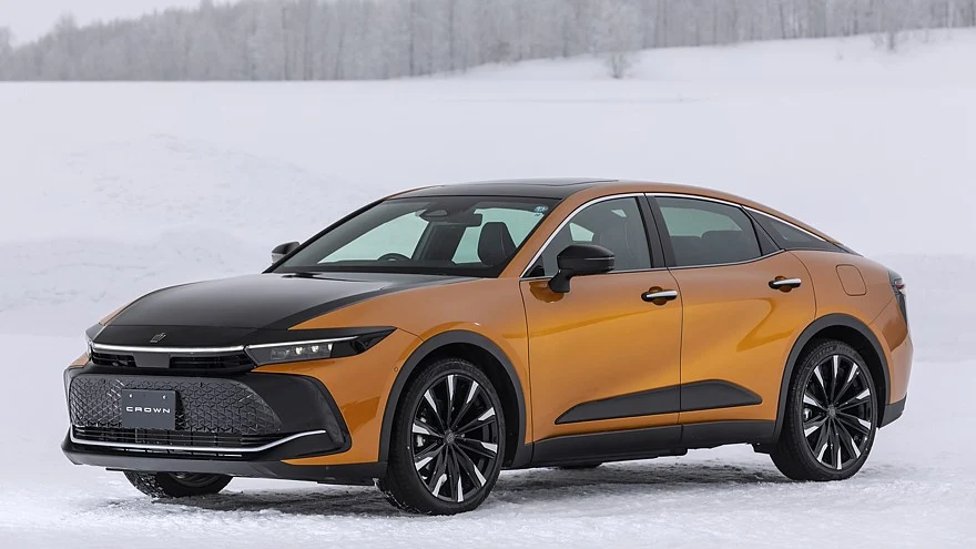 На фото: актуальный Toyota Crown Crossover RS