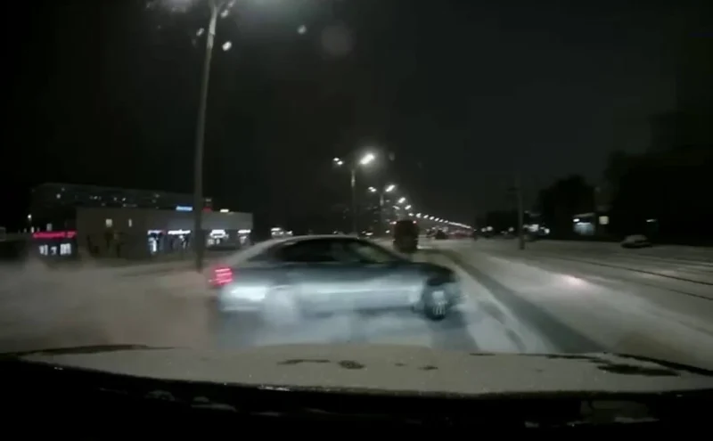  &laquo;Шкоду&raquo; намотало на столб в результате ДТП в Набережных Челнах