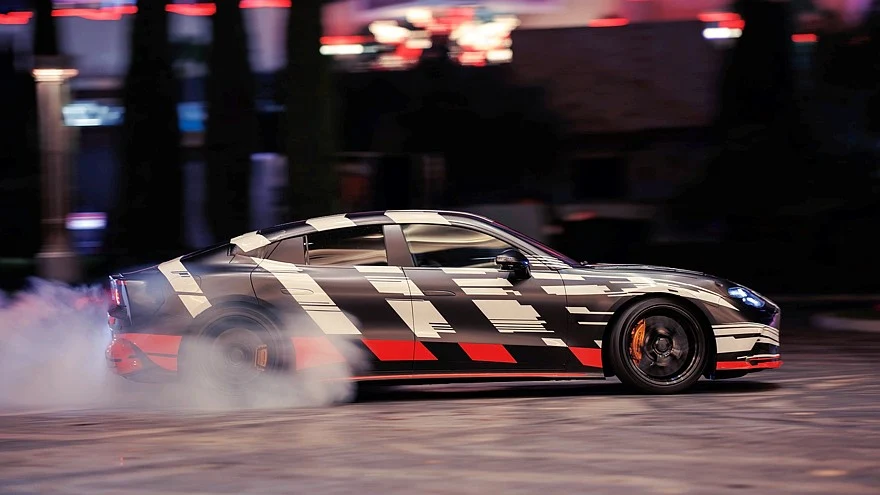 Mercedes-AMG GT 4-door Coupe второго поколения в камуфляжной обёртке