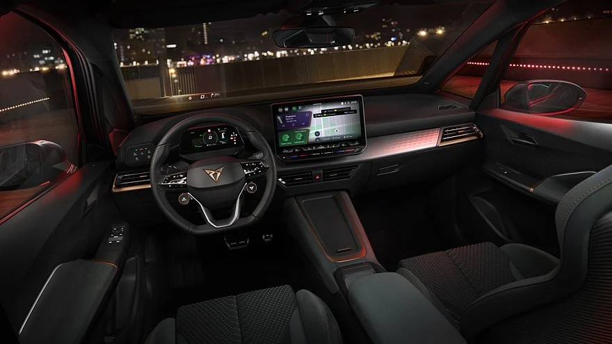 На фото: актуальный хэтчбек Cupra Born VZ