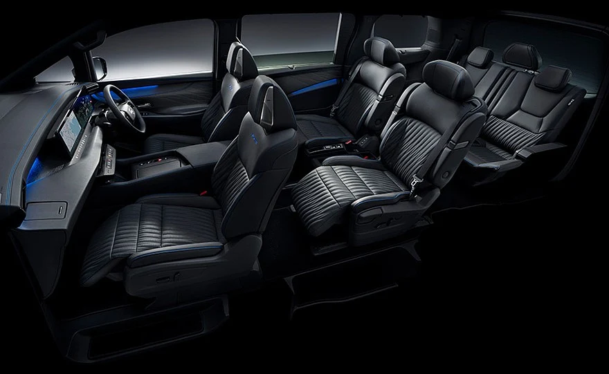 На фото: салон нового Nissan Elgrand Autech