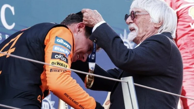Берни Экклстоун впервые в жизни вышел на подиум Формулы 1