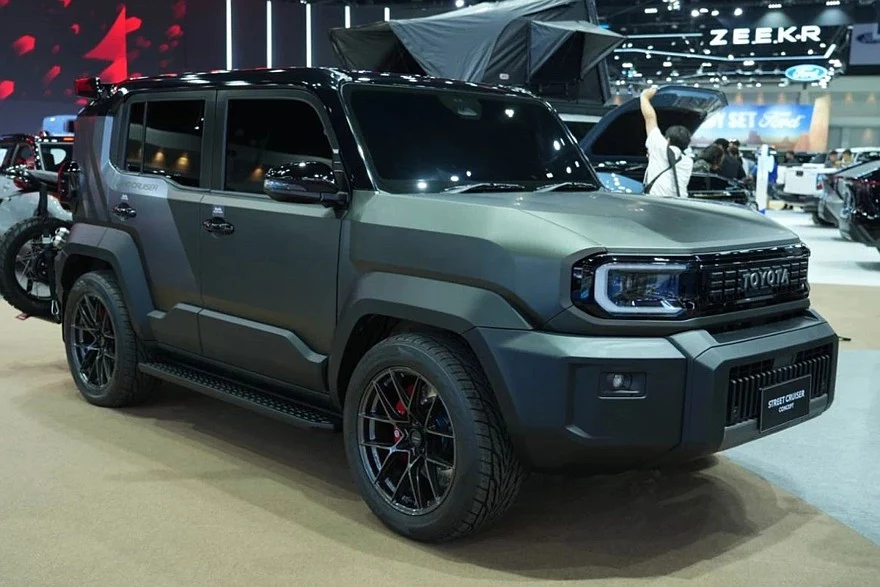 На фото: концепт Toyota Land Cruiser FJ Street Cruiser