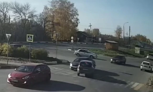  В Арзамасе водитель &laquo;Лады&raquo; не вписался в поворот и врезался в иномарку