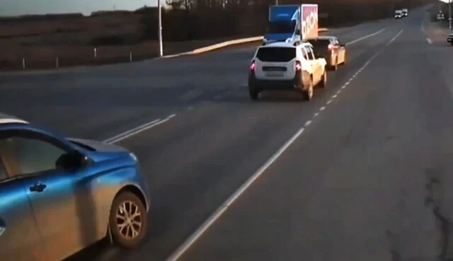  Авария в Чувашии: водитель &laquo;Лады&raquo; при попытке объехать препятствие столкнулся с большегрузом