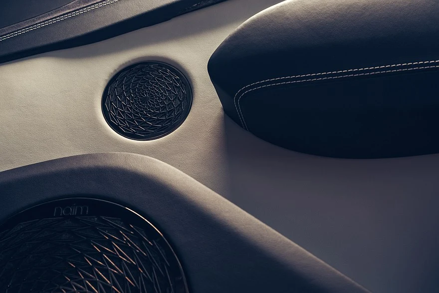 На фото: салон Bentley Torcal First Edition