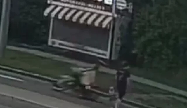  В Самаре подросток на мопеде сбил девушку, переходившую дорогу в неположенном месте
