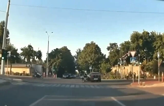  Сотрудник ДПС погиб в жуткой аварии с участием трёх патрульных мотоциклов в Ташкенте