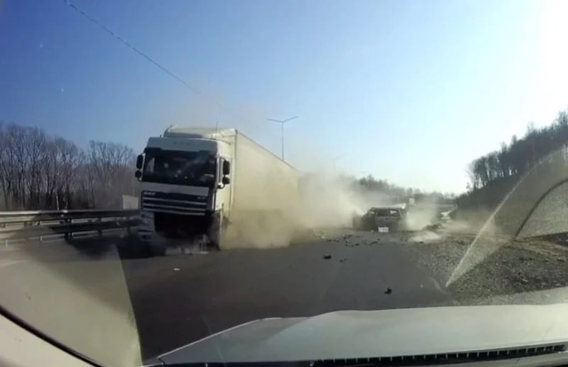  Опасный обгон привёл к ДТП на трассе Хабаровск — Владивосток