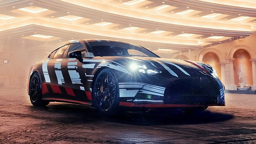 Mercedes-AMG GT 4-door Coupe второго поколения в камуфляжной обёртке