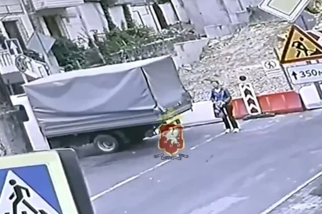  В Севастополе &laquo;ГАЗель&raquo; сбила женщину при движении задним ходом