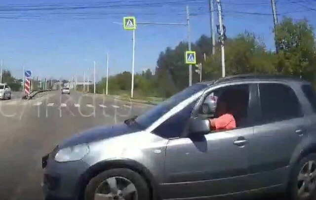  В Иркутске женщина на хэтчбеке проехала на красный и столкнулась с автомобилем