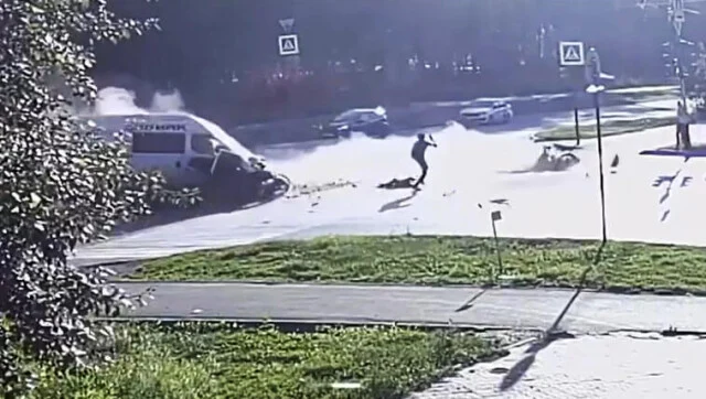  &laquo;Пешеходу чудом повезло&raquo;: катафалк и мотоцикл столкнулись на перекрестке в Салавате